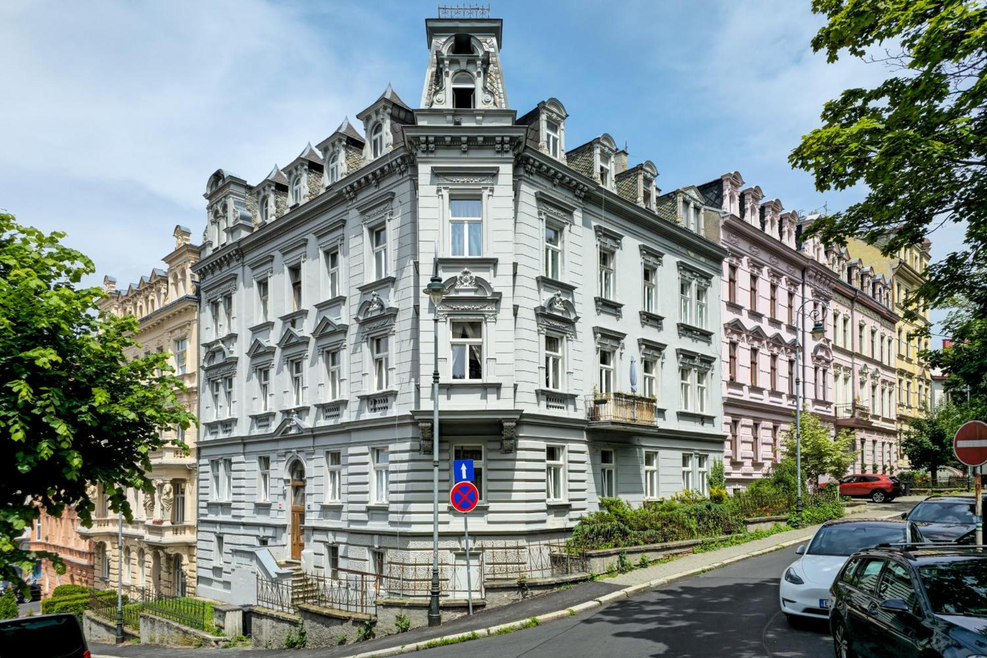Design Apartment In The Heart Of Карлови Вари Екстериор снимка